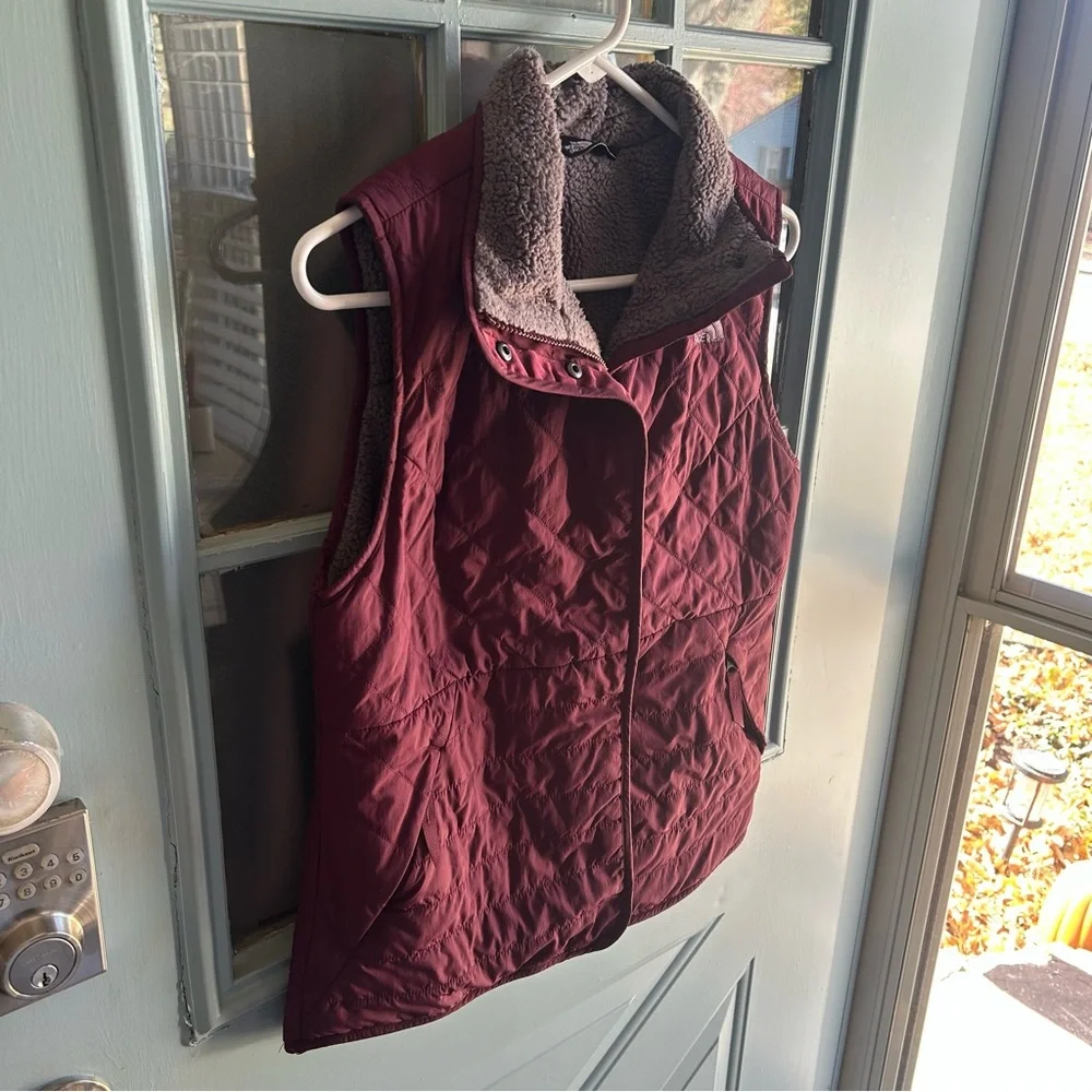 The North Face Puffer Vest Fuzzy Sherpa Outdoor Coat Water Repellent Burgundy S